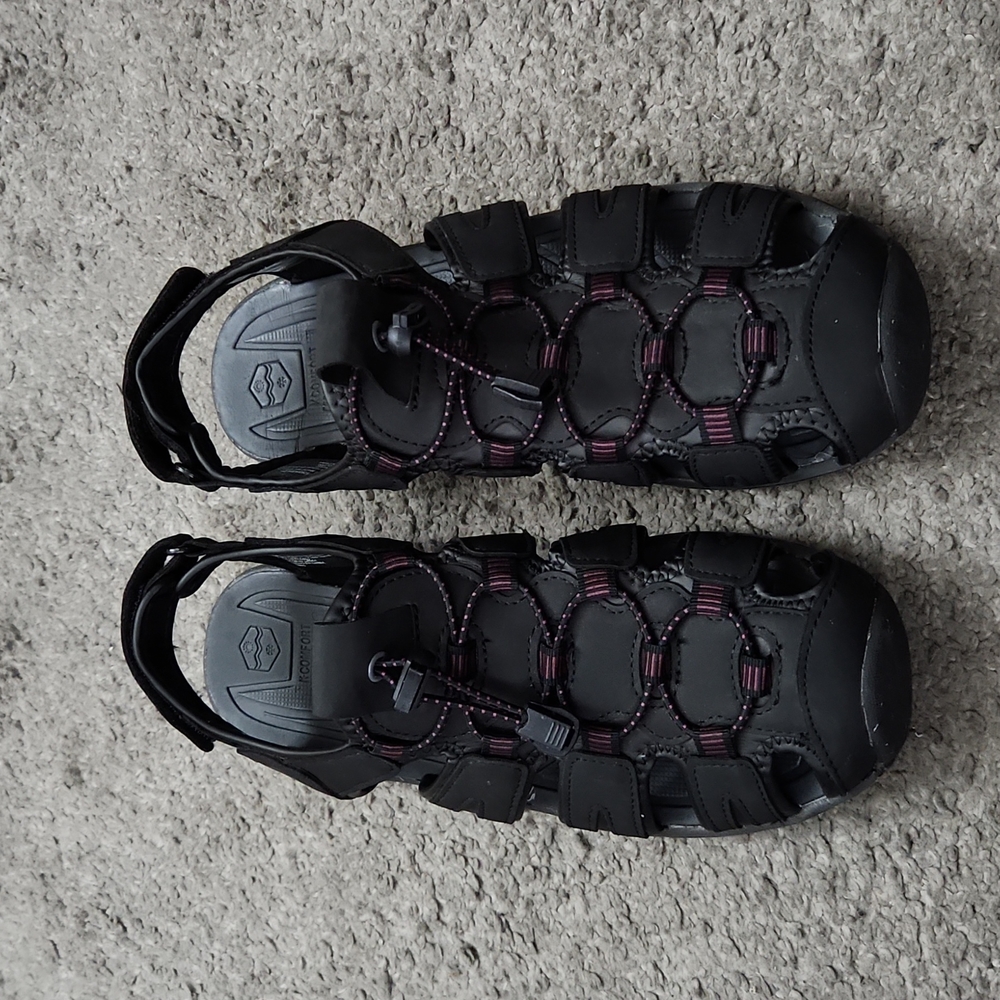 KHOMBU SANDALS